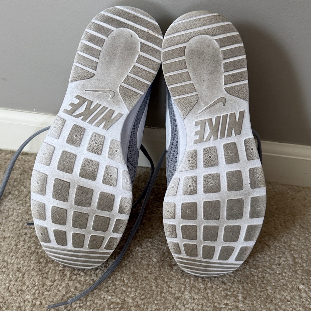 Nike Light Gray Tanjun - Picture 3 of 3